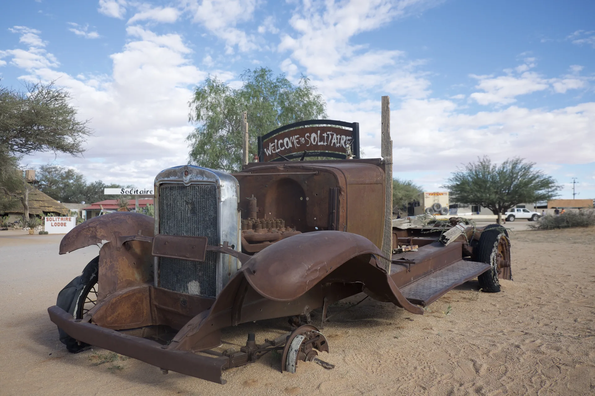 Jour 4 — Roadtrip de la Namibie aux Chutes Victoria en lodge et Camping