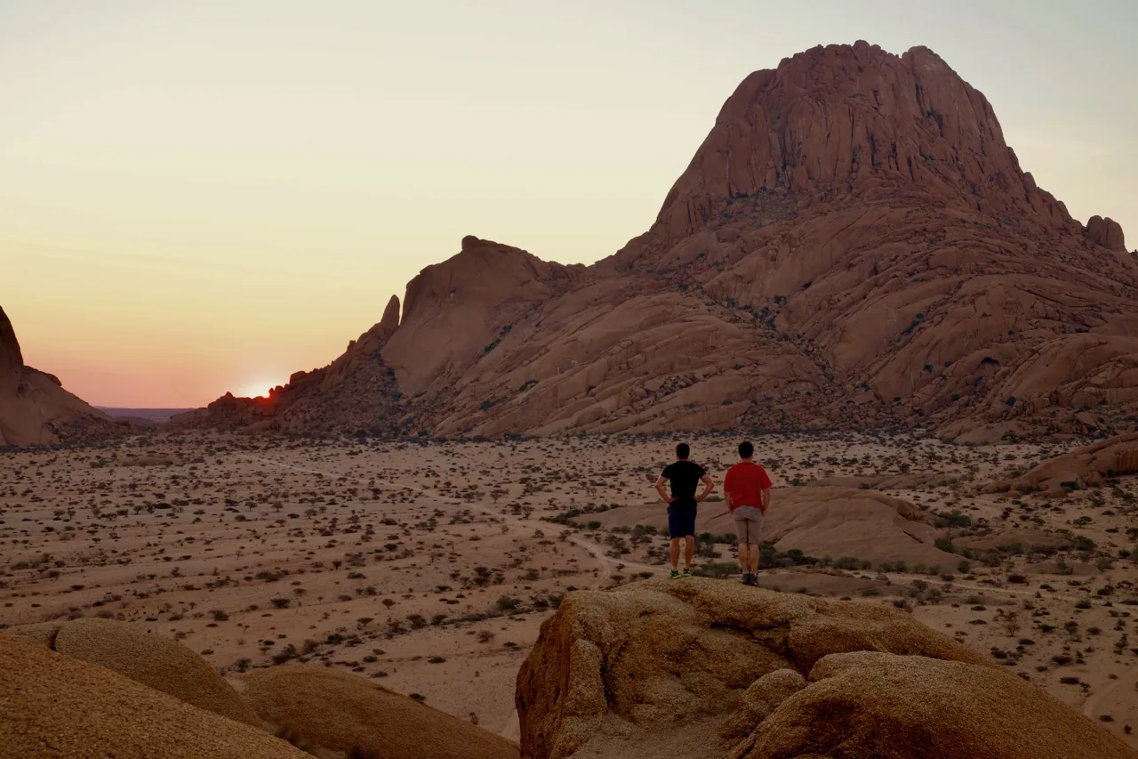 Jour 5 — Roadtrip de la Namibie aux Chutes Victoria en lodge et Camping