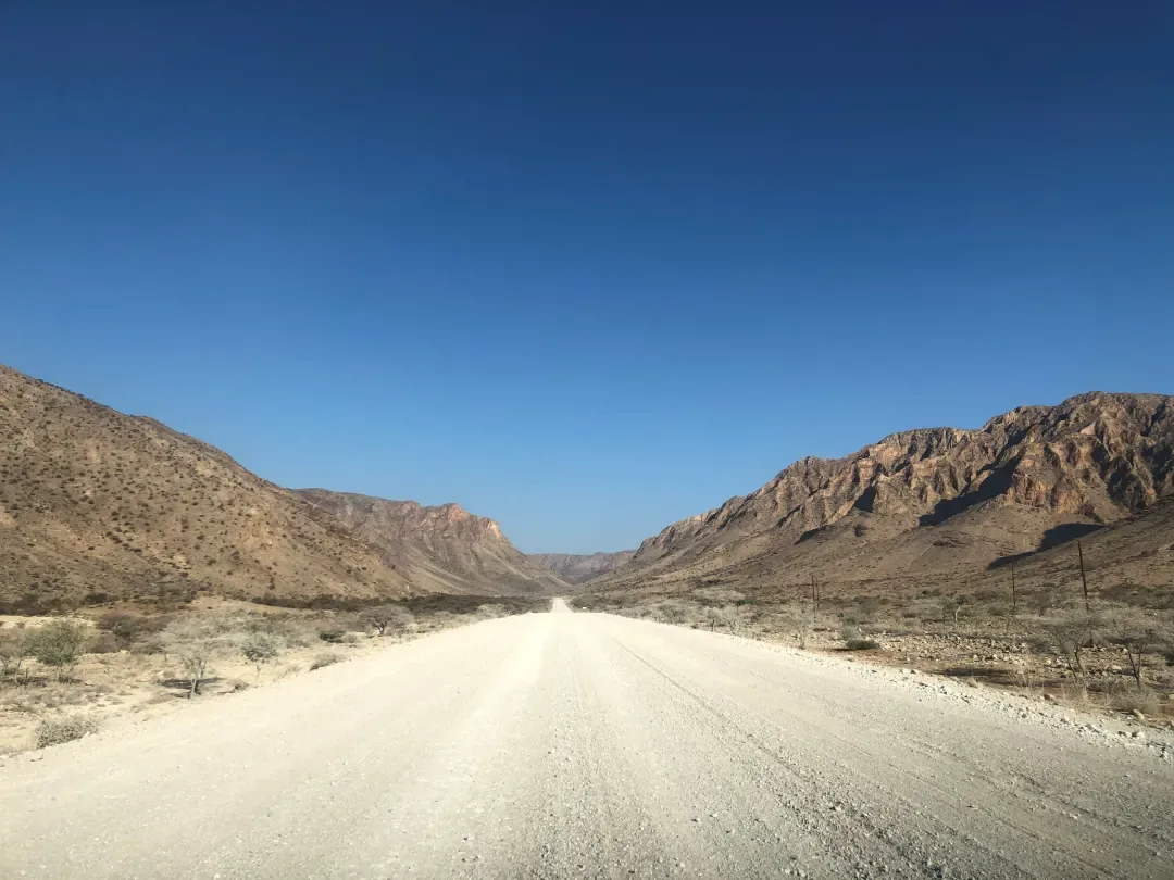 Jour 2 — De la Namibie aux chutes Victoria 13 jours guidé francophone